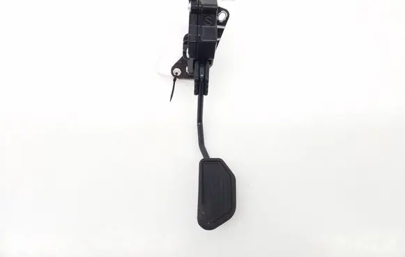 Toyota RAV 4 (XA40) Accelerator throttle pedal 7811042050