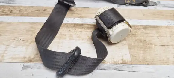 Rear seatbelt