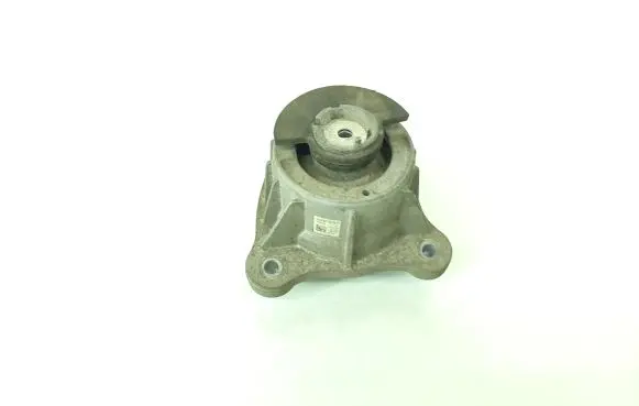 Mercedes-Benz Vito Viano W447 Engine mount bracket A4472410013