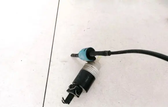 Volkswagen Golf III Windscreen/windshield washer pump