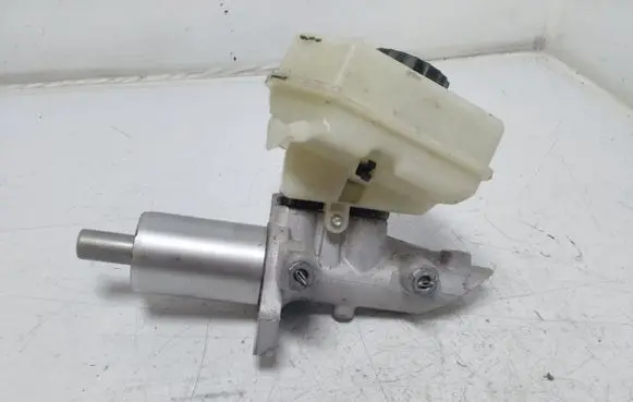 Mercedes-Benz CLS C219 Master brake cylinder A2114300802
