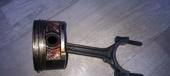 Chrysler Voyager Piston with connecting rod 4654355e