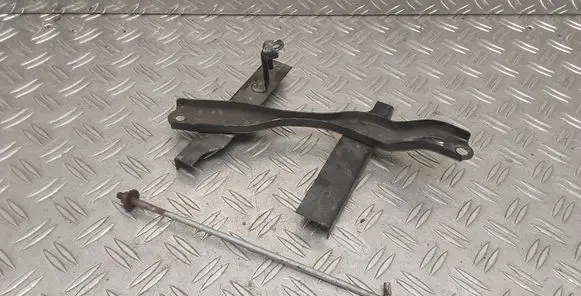 Battery bracket