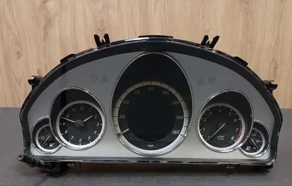 Mercedes-Benz E A207 Speedometer (instrument cluster) 2129001714 A2129001714