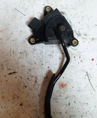 Renault Megane II Accelerator throttle pedal 8200153270 00588 2464C