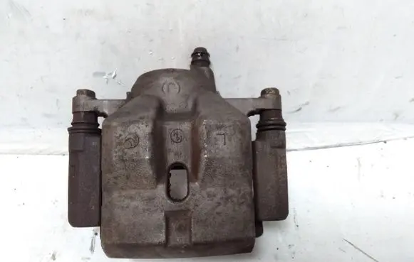 Toyota Prius (XW30) Front brake caliper