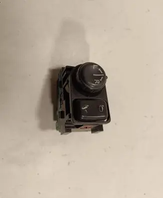 Nissan Qashqai+2 Wing mirror switch