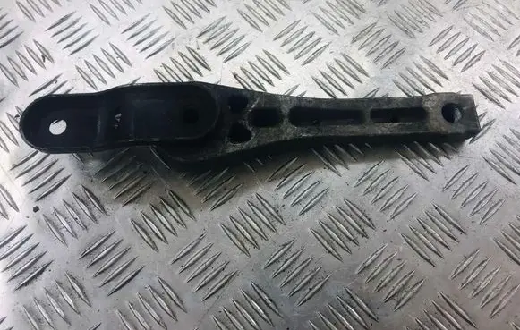 Volkswagen Touran I Engine mount bracket 1K0199855