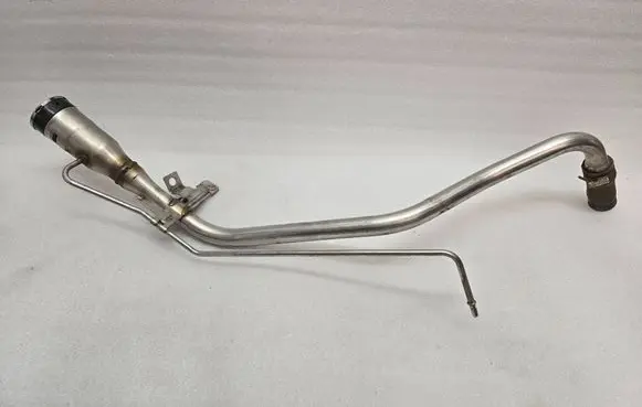 Volvo XC90 Fuel tank filler neck pipe 31355104