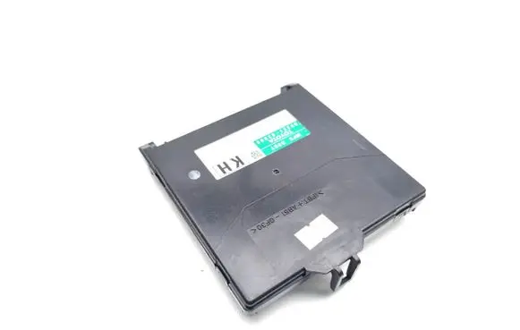 Toyota Auris E180 Central body control module 89221-02500 MB238000-9220