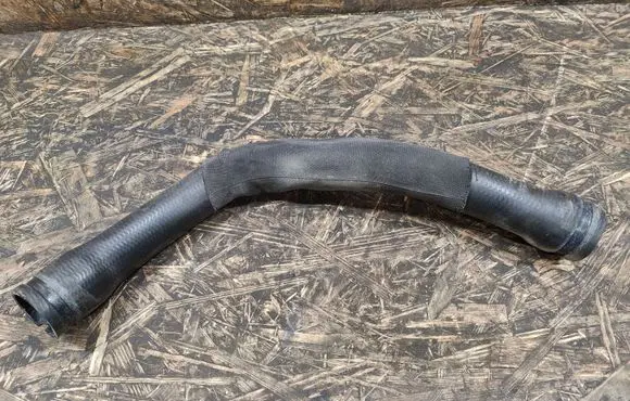 Maserati Quattroporte Engine coolant pipe/hose