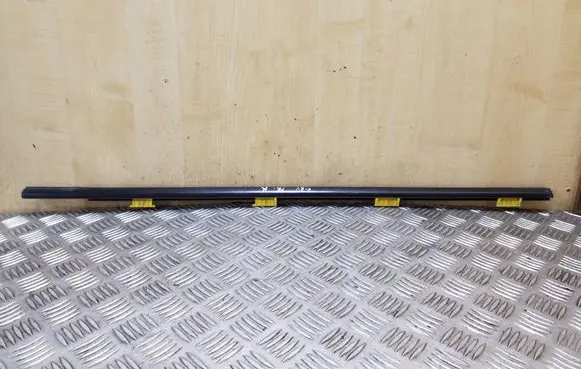 Honda CR-V Front door glass trim molding