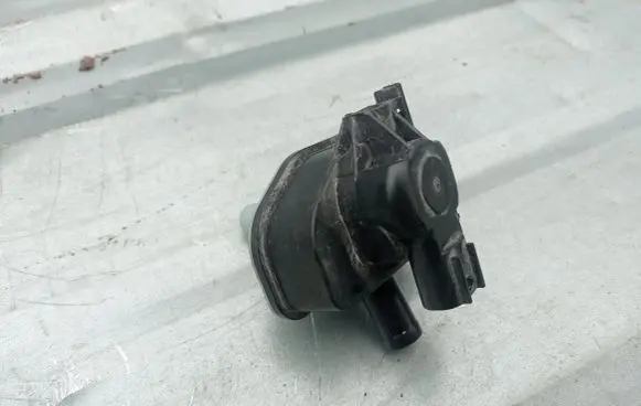 Lexus NX Vacuum valve 9091012283