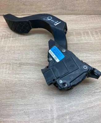 Audi A6 S6 C5 4B Accelerator throttle pedal 8D1723523F 6PV008376
