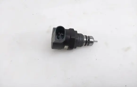 Audi A6 S6 C6 4F Fuel pressure regulator 057130764C 0281002785