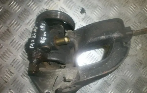 Renault Megane I Power steering pump 7846075