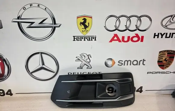Audi Q7 4M Front bumper lower grill 4M0807681S