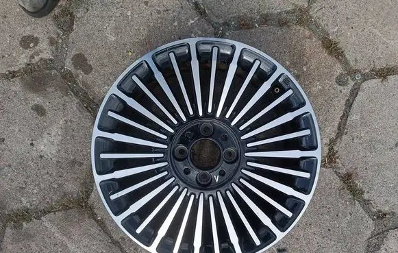 Fiat 500E R16 alloy rim 
