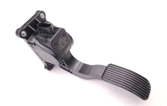 Accelerator throttle pedal