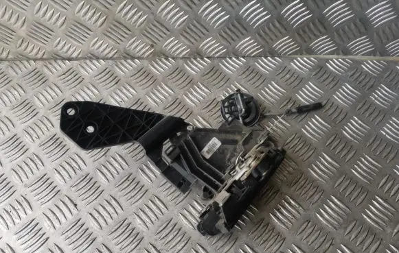 Volkswagen Polo Front door lock A3B1837015 3B1837015