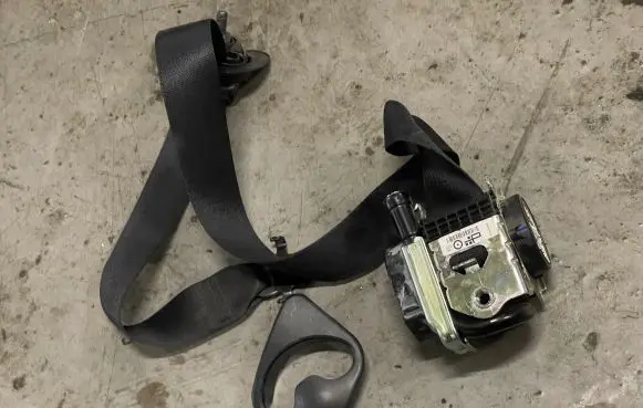 Volvo XC40 Front seatbelt 32353406 s2734363003 R1614136048