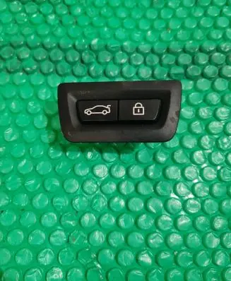 BMW 5 F10 F11 Tailgate opening switch 927512102