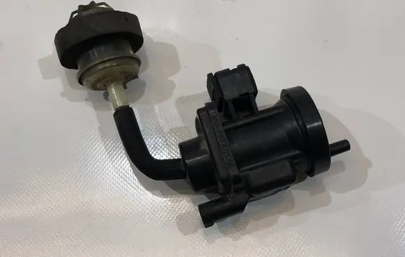 Mercedes-Benz C W203 Valve vacuum 0005450427