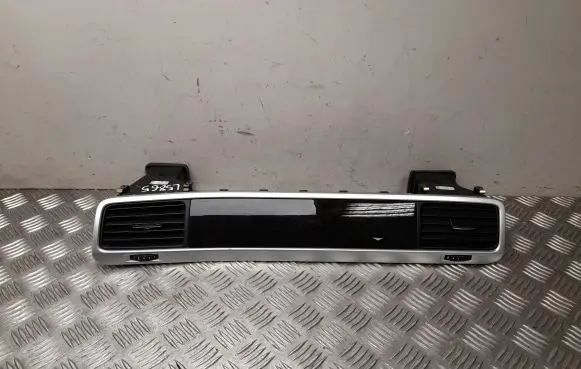 Volkswagen Touareg II Dash center air vent grill 7P1857226