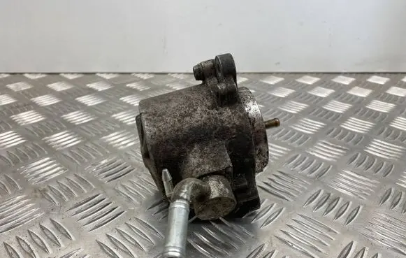 Mazda 6 Vacuum pump X2T58173