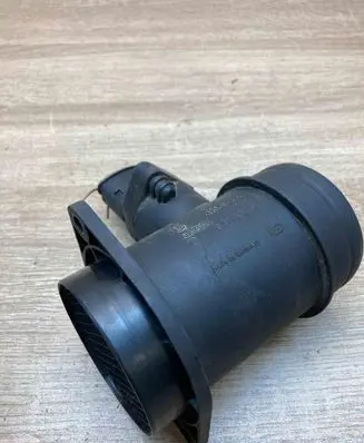 Volkswagen PASSAT B5 Mass air flow meter 0281002216