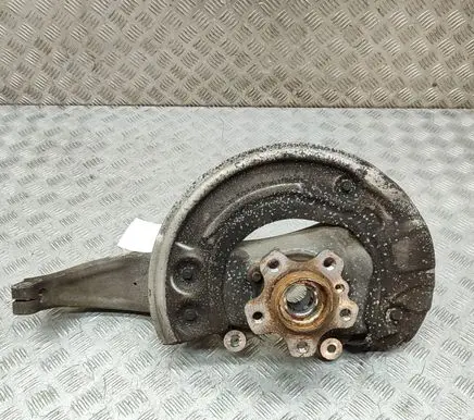 BMW 5 G30 G31 Front wheel hub 6884386
