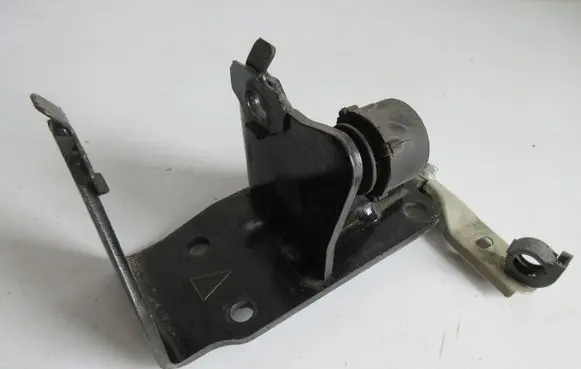 Toyota Verso Engine mounting bracket