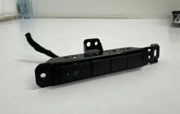 Nissan Qashqai J12 Other switches/knobs/shifts 681066UA0A
