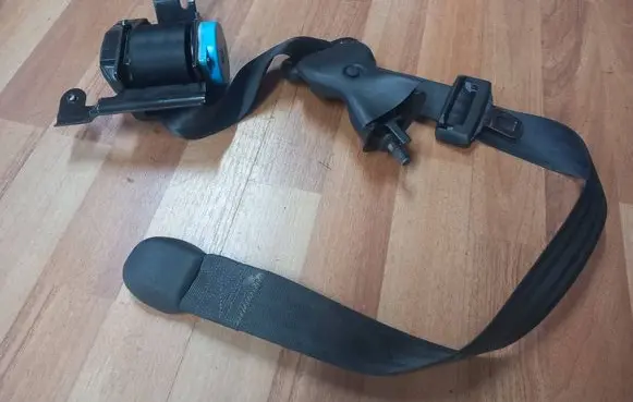 Chrysler Voyager Third row seat belt P04680220AD TJZT8014391823 04680220AD