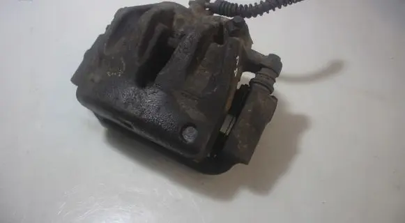 Land Rover Discovery 3 - LR3 Front brake caliper