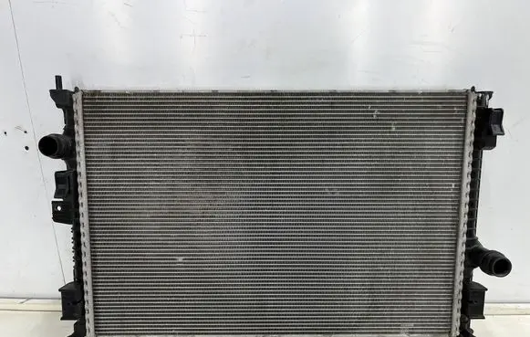 Peugeot 5008 II Coolant radiator 9811401480