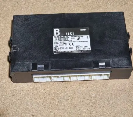 Subaru Outback Alarm control unit/module 88281AJ52A X1T23176HCKD 97RI010653