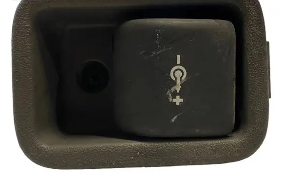 Land Rover Discovery 12 V Socket (rear) 
