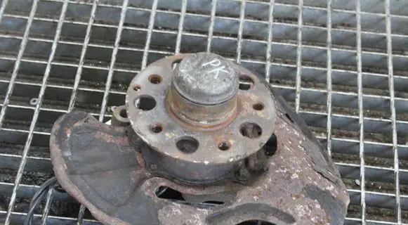 Mercedes-Benz CLK A209 C209 Front wheel hub
