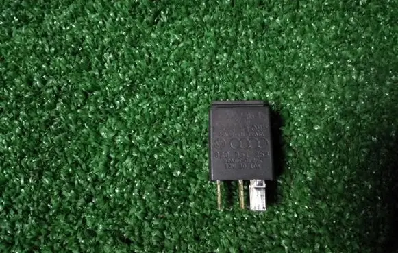 Skoda Octavia Mk2 (1Z) Other relay 8Z0951253 060911