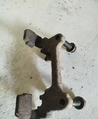 Volkswagen PASSAT B6 Front brake pad spring 
