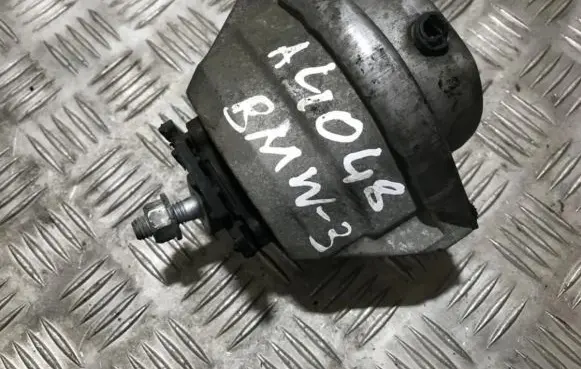 BMW 5 E60 E61 Engine mount bracket rm676987402 rm6769874-02