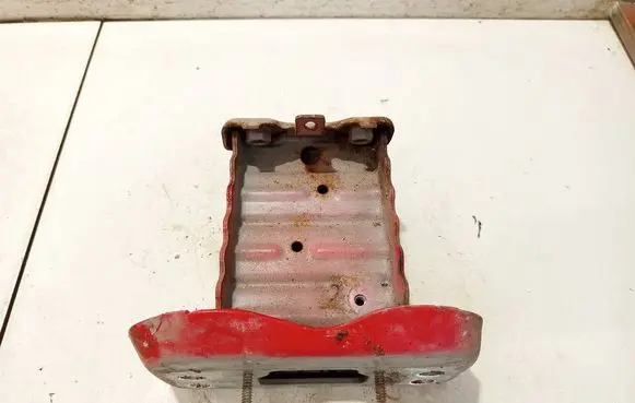 Front bumper mounting bracket