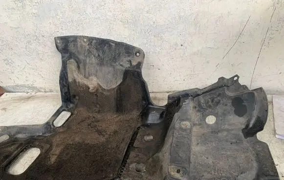 Toyota Corolla Verso AR10 Engine splash shield/under tray