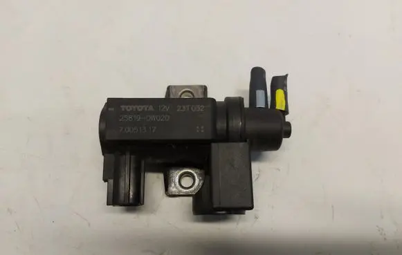Lexus RX V Vacuum valve 25819-0W020