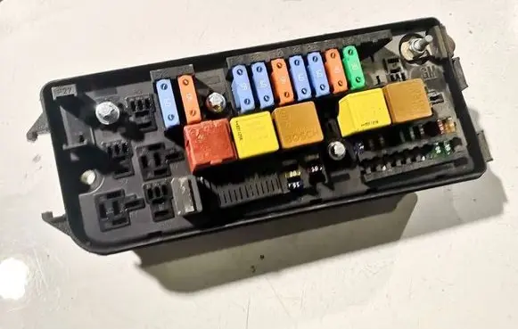 Opel Signum Fuse box set 13144709