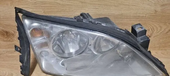 Ford Mondeo Mk III Headlight/headlamp 0301174202