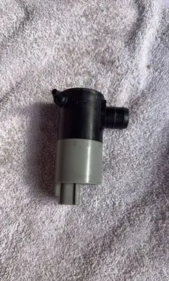 Peugeot 108 Windscreen/windshield washer pump 1612502280