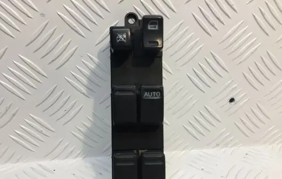 Nissan X-Trail T30 Electric window control switch