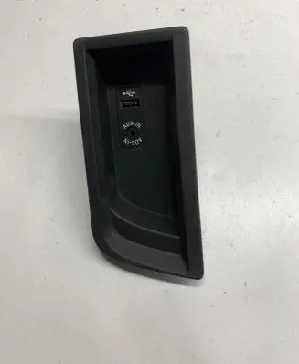 BMW 3 F30 F35 F31 AUX in-socket connector 9229246 9207358
